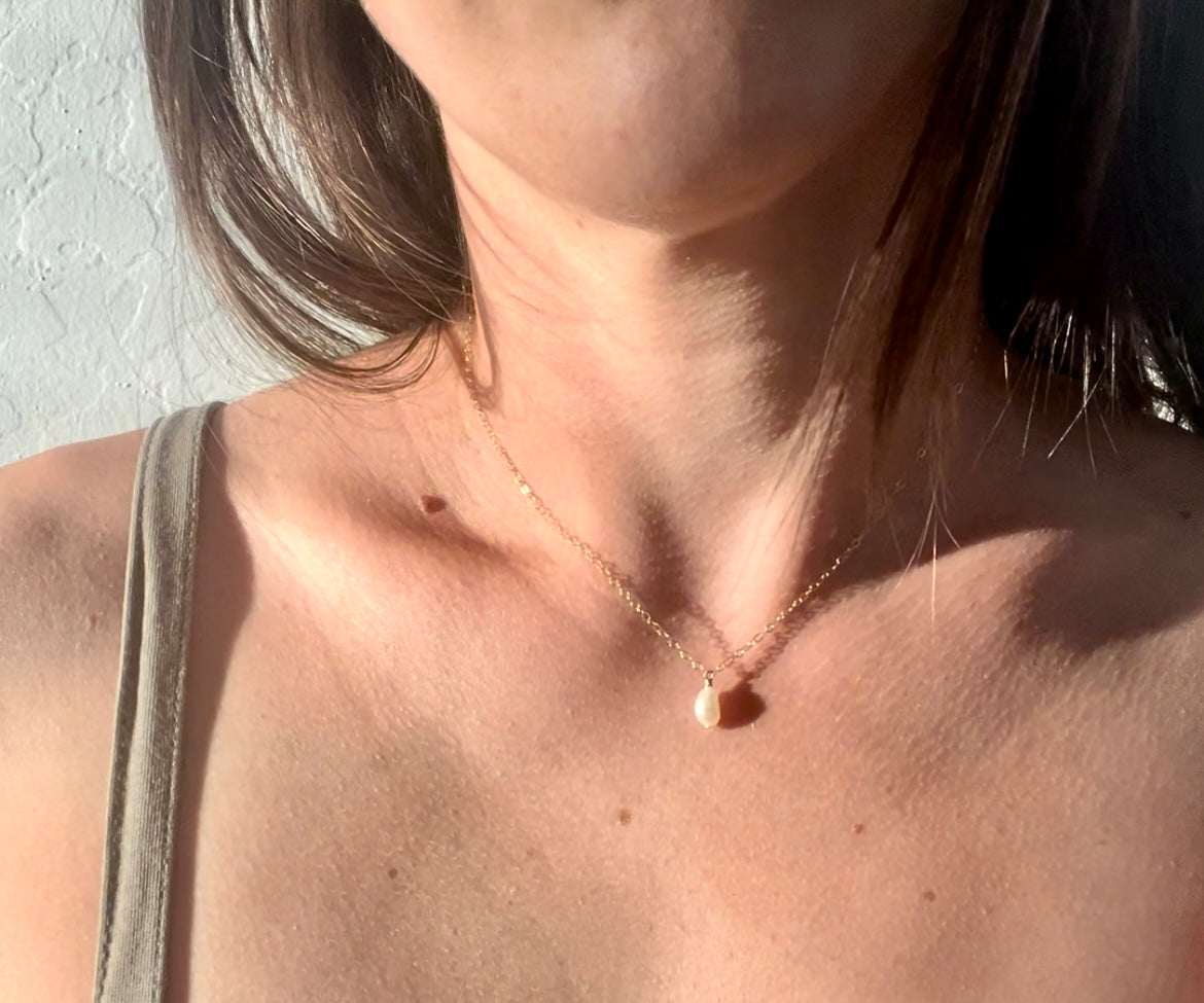 Pearl drop necklace